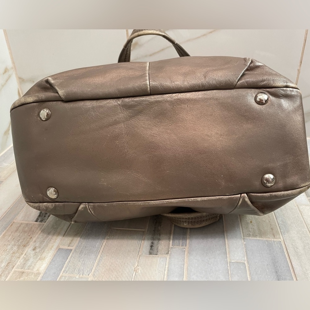 Coach SOHO Metallic Bronze Leather Shoulder Bag F17216 – Classic Tote Handbag - Picture 5 of 16